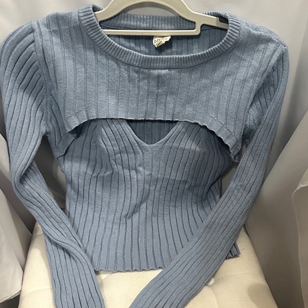 Elegant Blue Ribbed Sweater - Picture 3 of 5